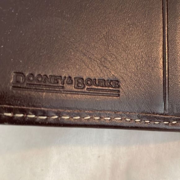 Dooney and Bourke monogrammed new without tags wallet - Picture 5 of 6